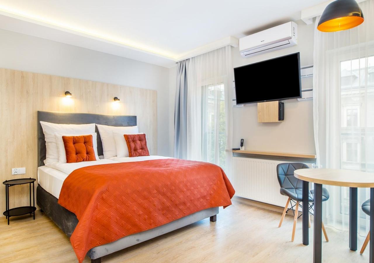 Inpoint With Parking Available 3*