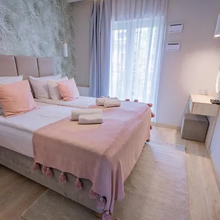 Inpoint Central Suites With Parking Available Krakow Room photo
