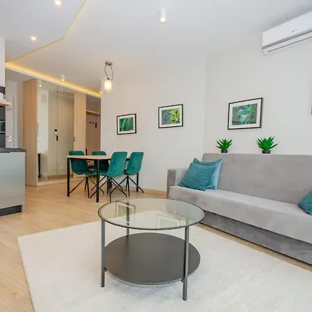 Inpoint Central Suites With Parking Available Krakow Room photo