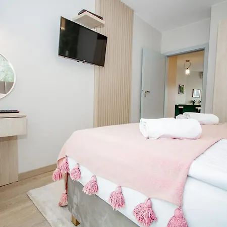 Inpoint Central Suites With Parking Available Krakow Room photo